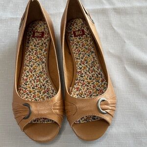 BC Footwear Tan Peep Toe Flats